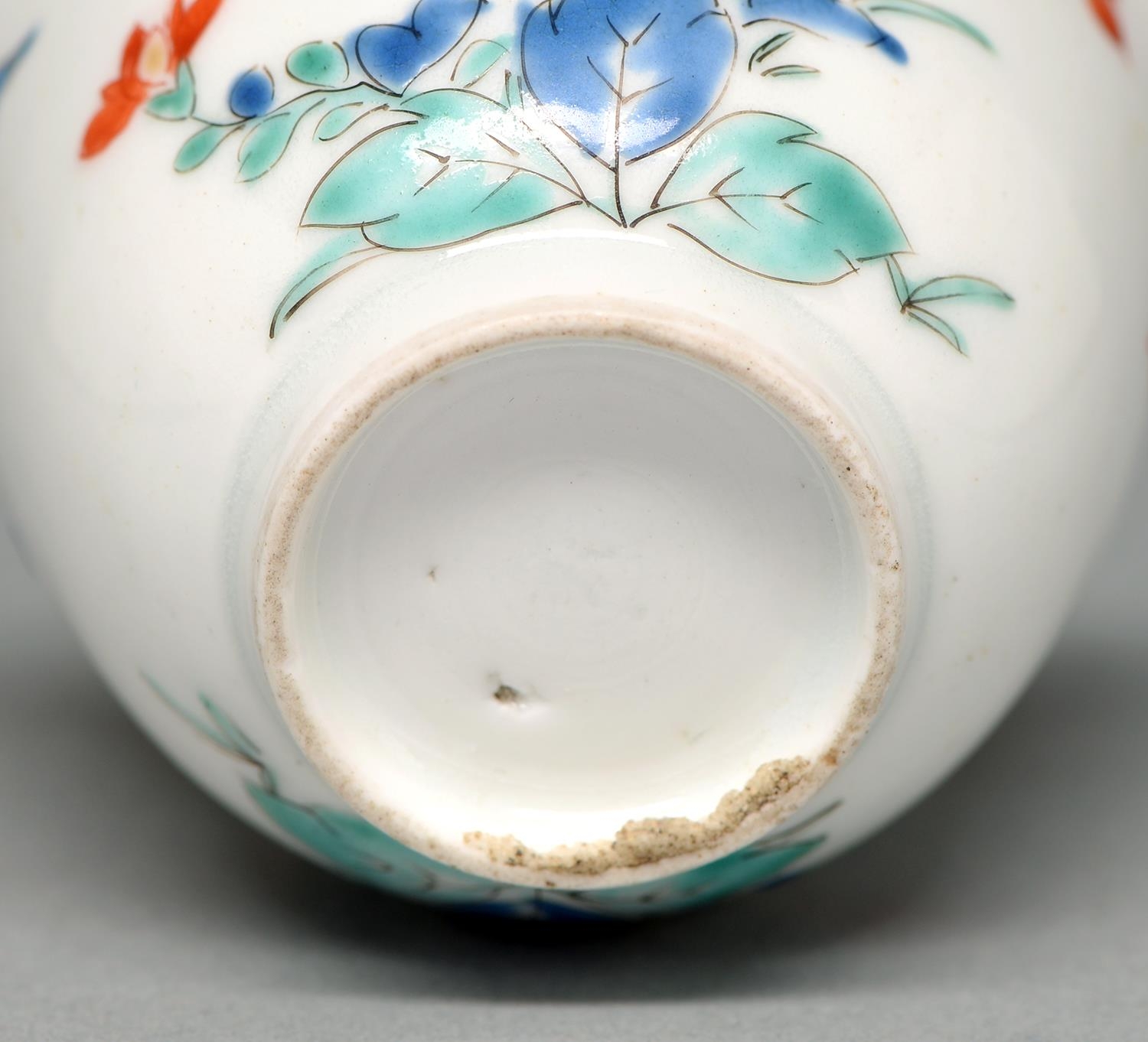 A Kakiemon cup, Edo period, c1700, with rounded sides and slightly everted lip, enamelled with two - Image 2 of 2