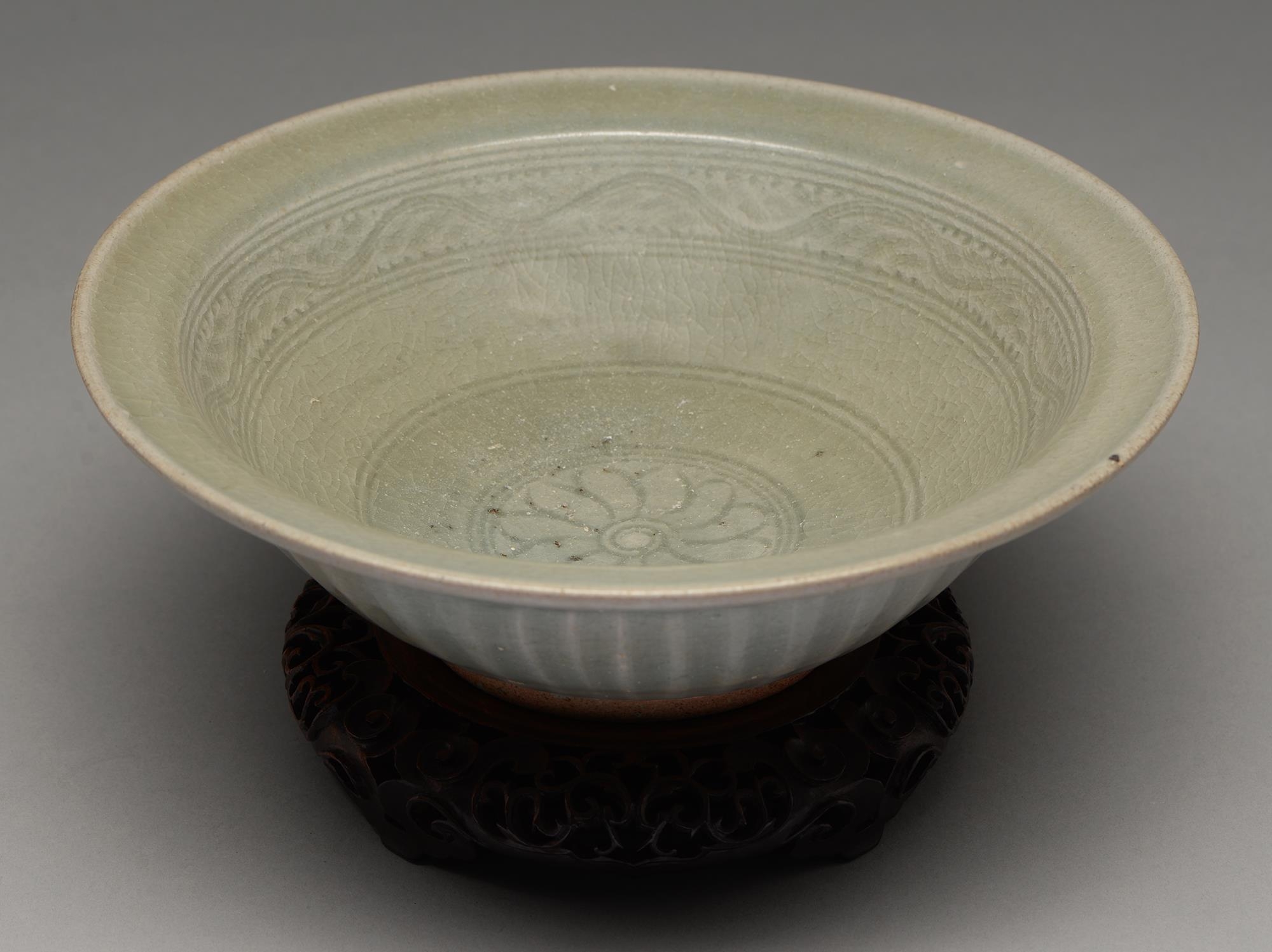 A Sukhothai / Sawankhalok celadon dish, 16th c, the fluted centre with out-splayed border and