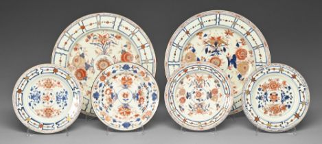 Two Chinese Imari and three plates, similar to the three preceding lots, 18th c, largest dish 36cm