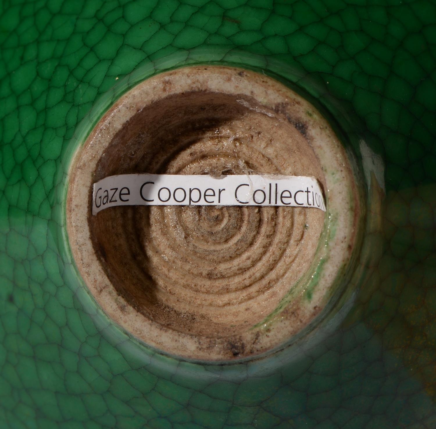 A Chinese vivid green glazed biscuit conical bowl, 19th/20th c, with brown rim, the crackled glaze - Image 2 of 2