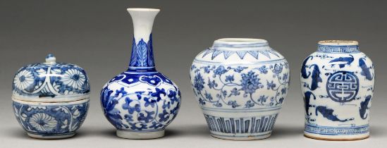 A Chinese blue and white jar for the South East Asian market, 17th / 18th c, a Chinese blue and