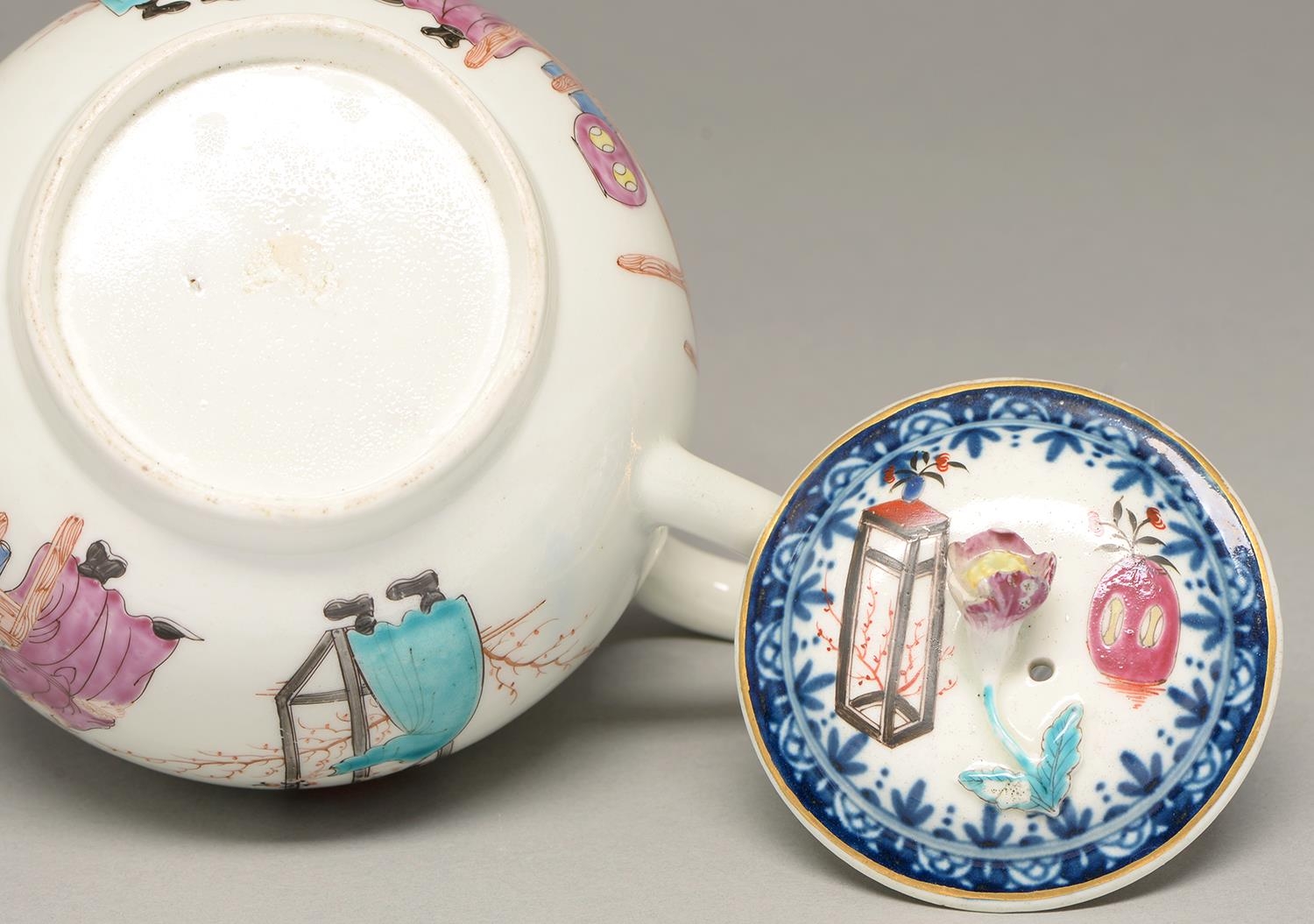 A Worcester teapot and cover, c1765, with underglaze blue border and teapot painted to either side - Image 2 of 2