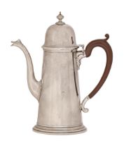 A George V silver coffee pot, in Queen Anne style, 20.5cm h, by F C Richards, Birmingham 1925, 13ozs