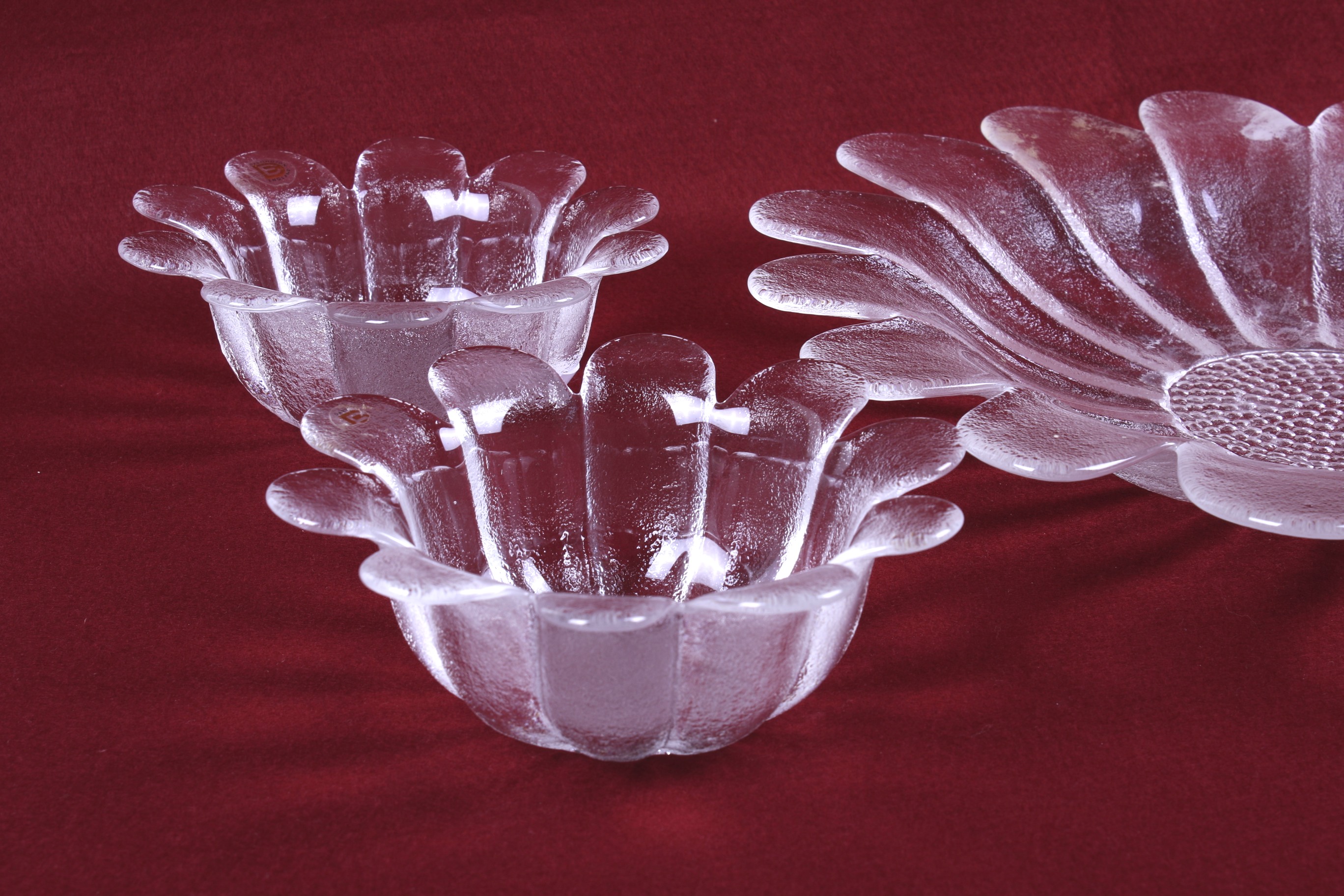 A Dartington Glass 'Daisy' dish with four bowls. All with the original sticks, Max. - Image 2 of 2