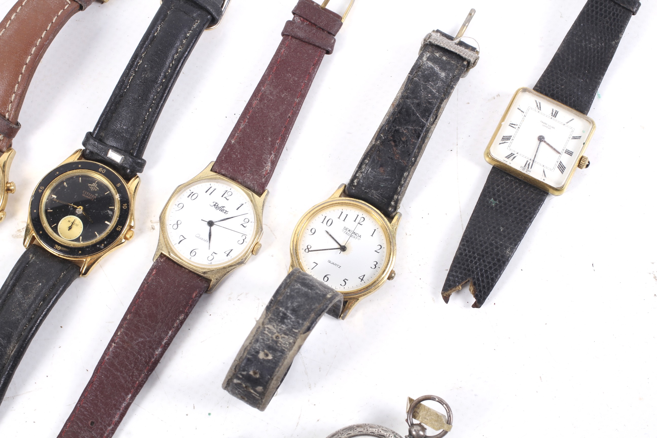 A collection of miscellaneous lady's and gentleman's wrist and bracelet watches. - Image 3 of 3