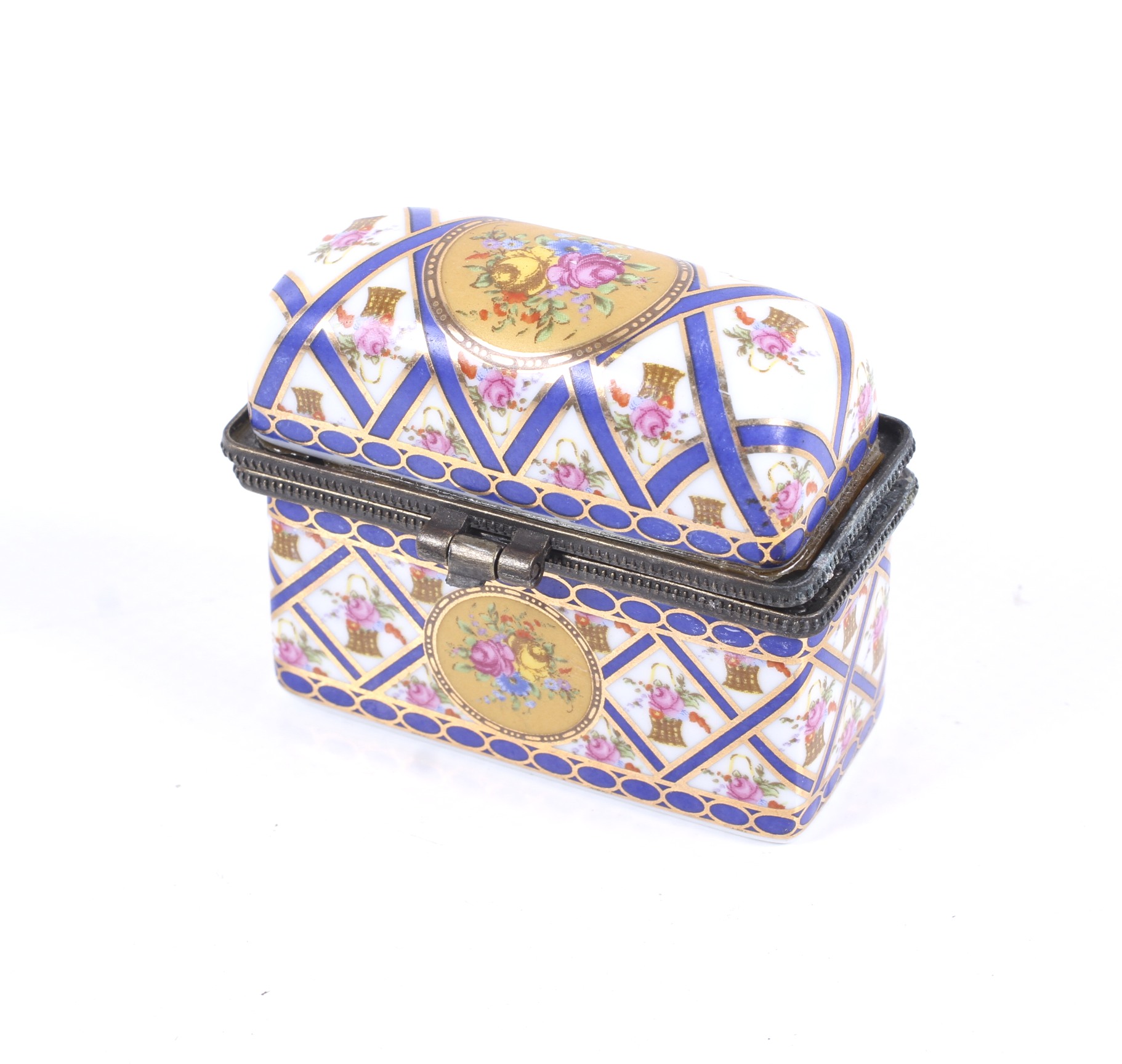 A Continental porcelain three-bottle small perfume decanter case. - Image 2 of 10