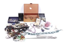 An assortment of jewellery and collectables.