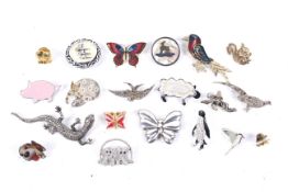 A collection of twenty vintage brooches depicting animals, cats and birds etc.
