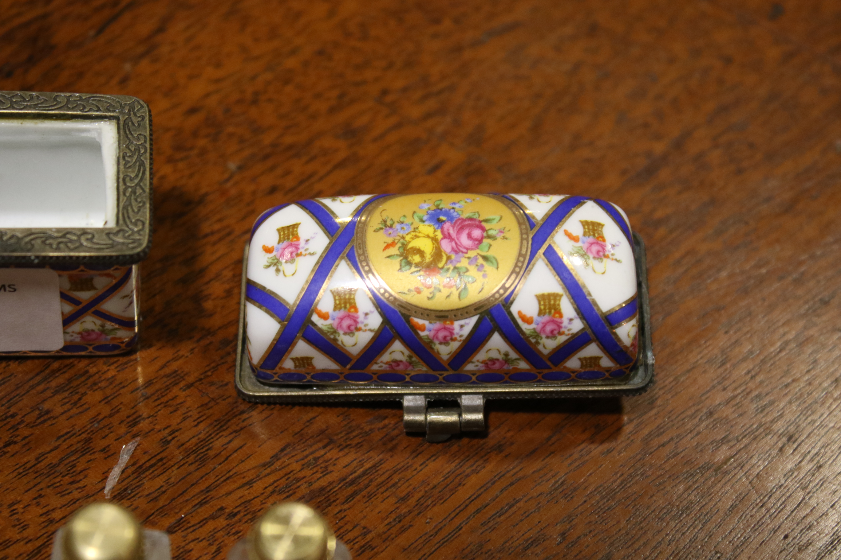 A Continental porcelain three-bottle small perfume decanter case. - Image 5 of 10