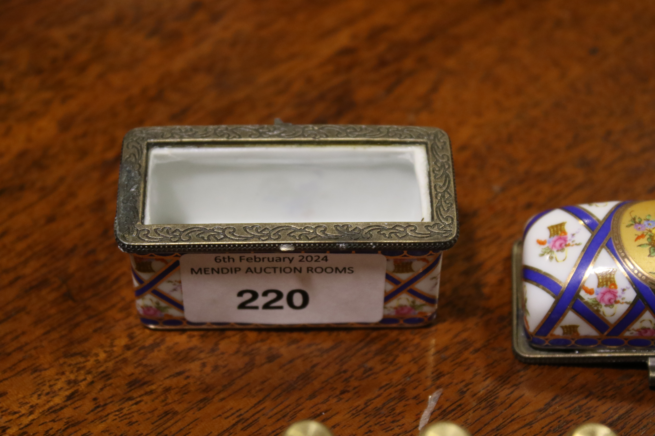 A Continental porcelain three-bottle small perfume decanter case. - Image 4 of 10