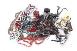 A collection of jewellery.