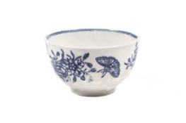 An 18th century blue and white Worcester tea bowl decorated with flowers.