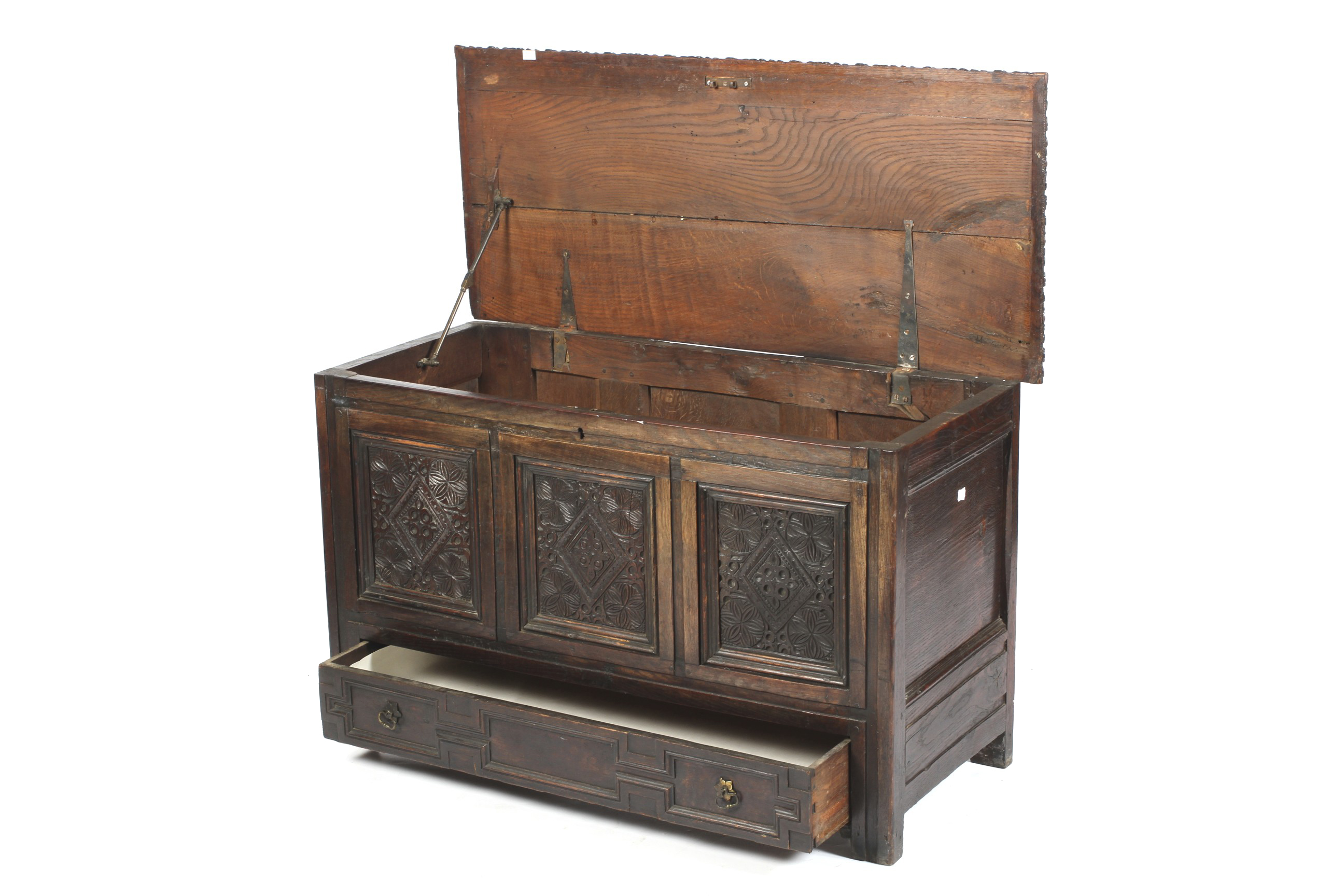 A late 17th/early 18th century oak mule chest. - Image 2 of 2