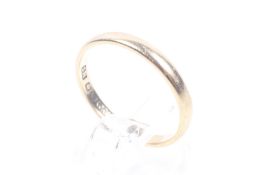 An 18ct gold D-section wedding band. Hallmarks for Birmingham 1930, size P, 2.