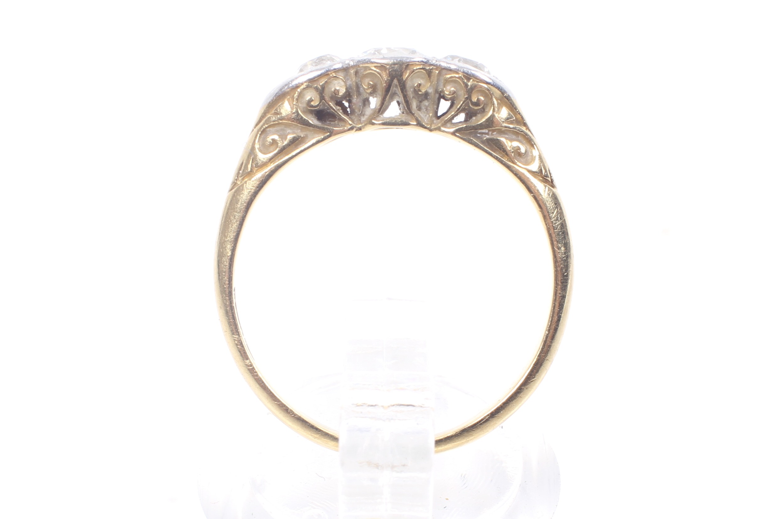 An early 20th century platinum-flashed gold and diamond three stone ring. - Image 3 of 8