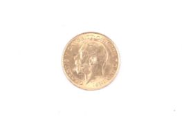 A George V half sovereign coin. Dated 1914, 3.