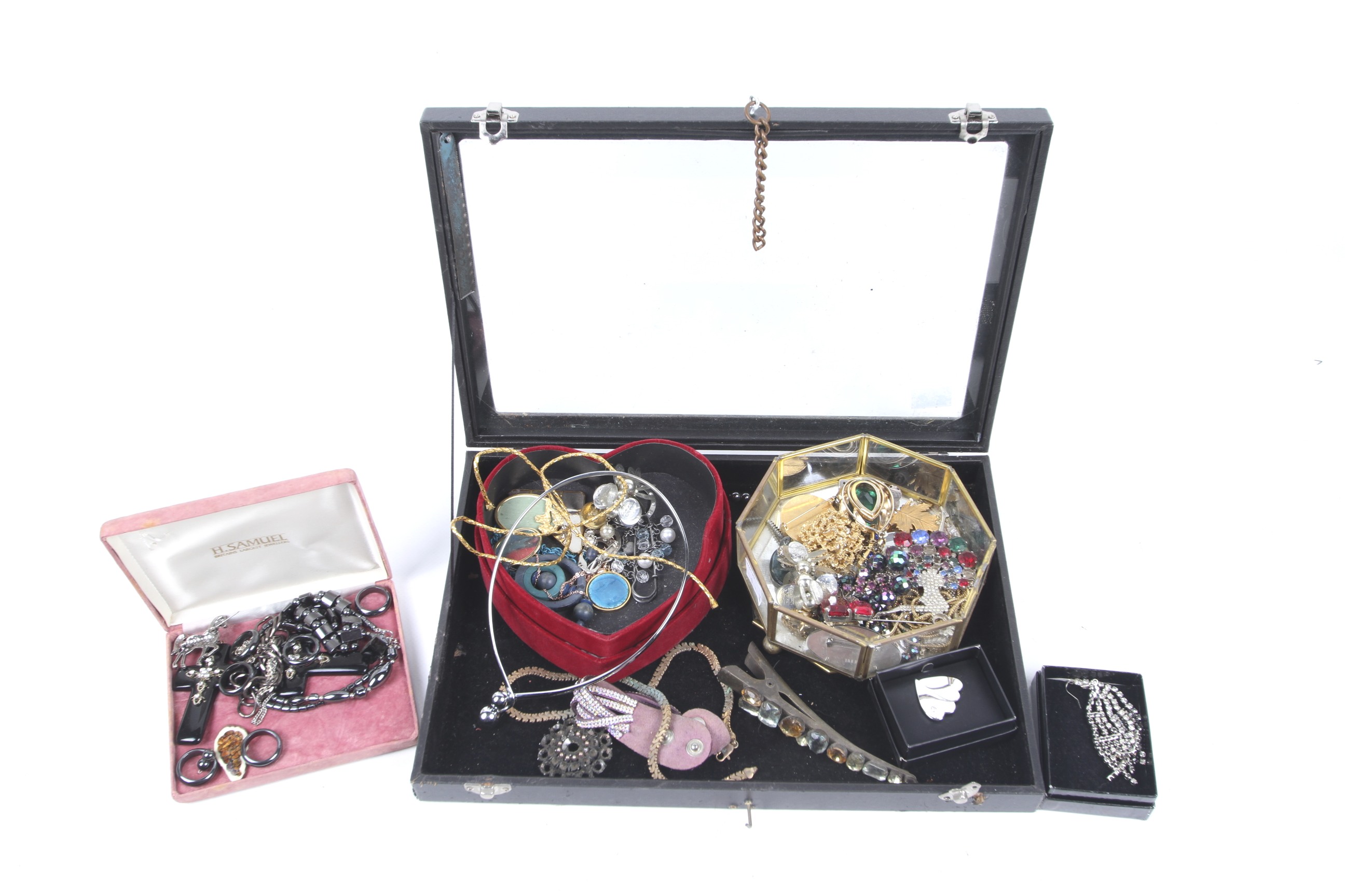 A collection of costume and other jewellery.
