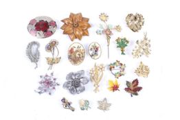 Twenty various floral costume brooches.