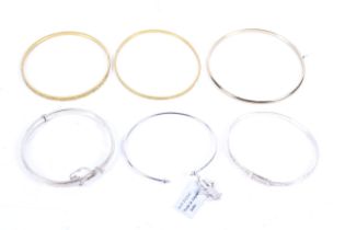 Six various silver, white and yellow-gilded metal bangles.