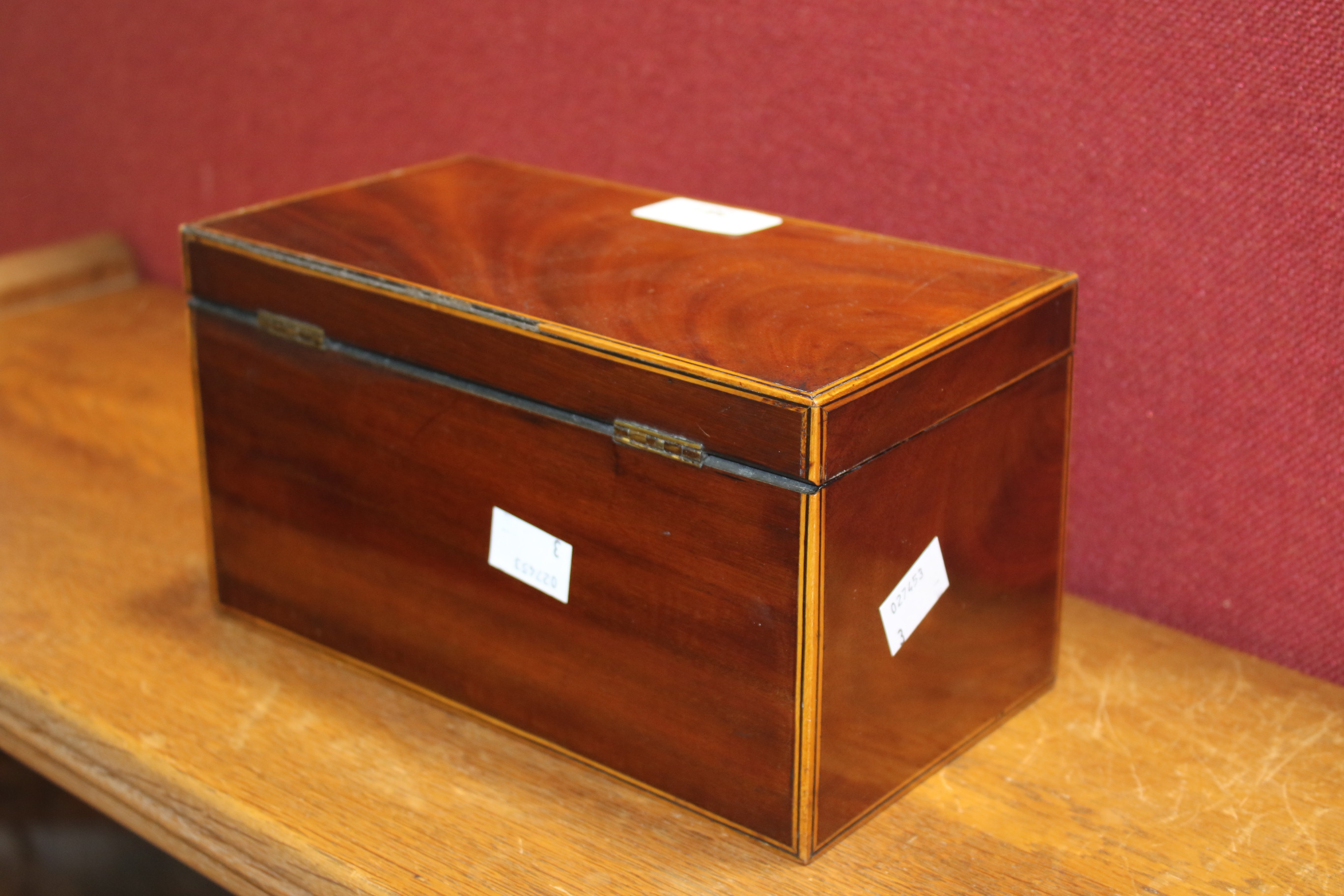 A 19th century mahogany veneered tea caddy. - Image 6 of 10