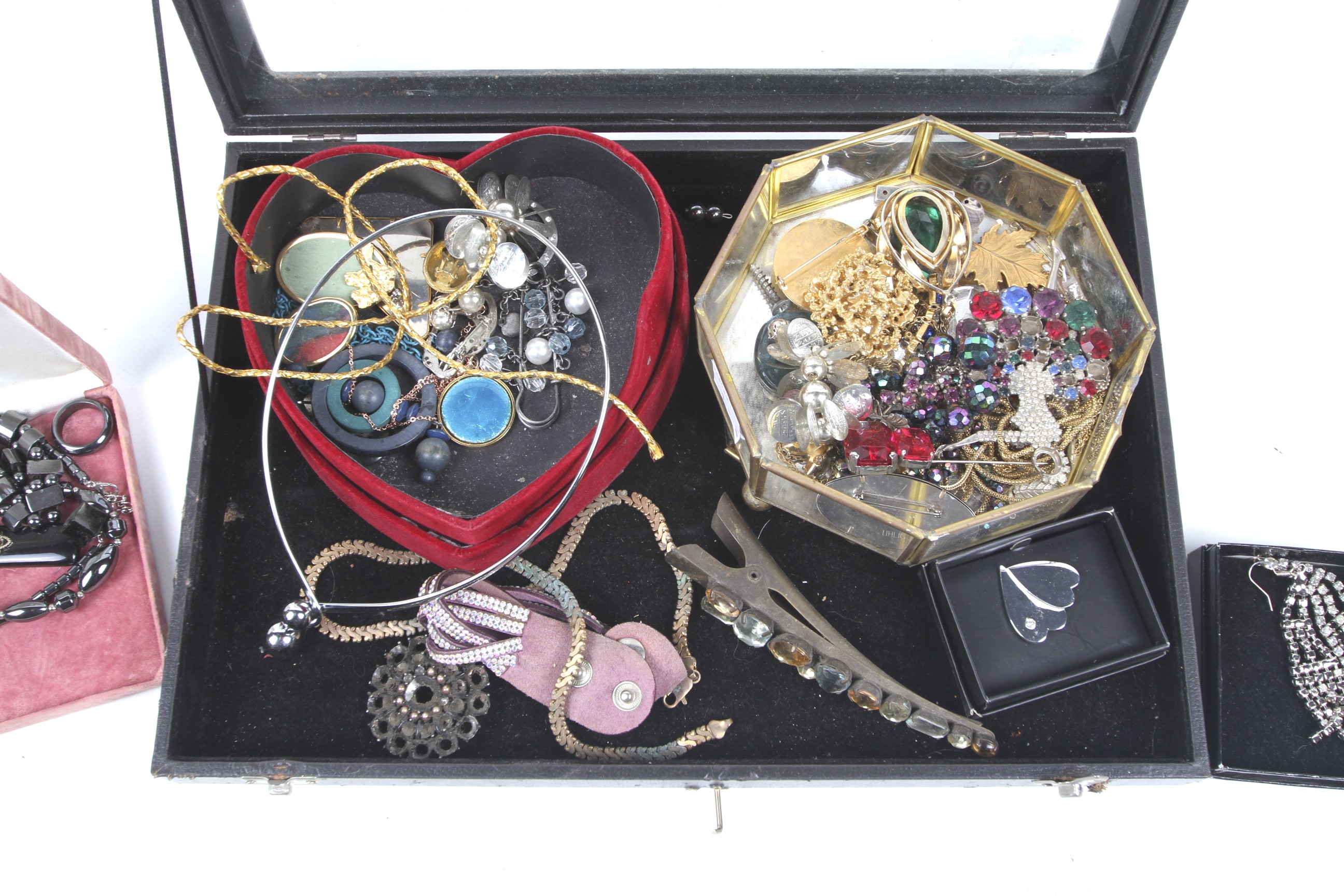A collection of costume and other jewellery. - Image 2 of 2