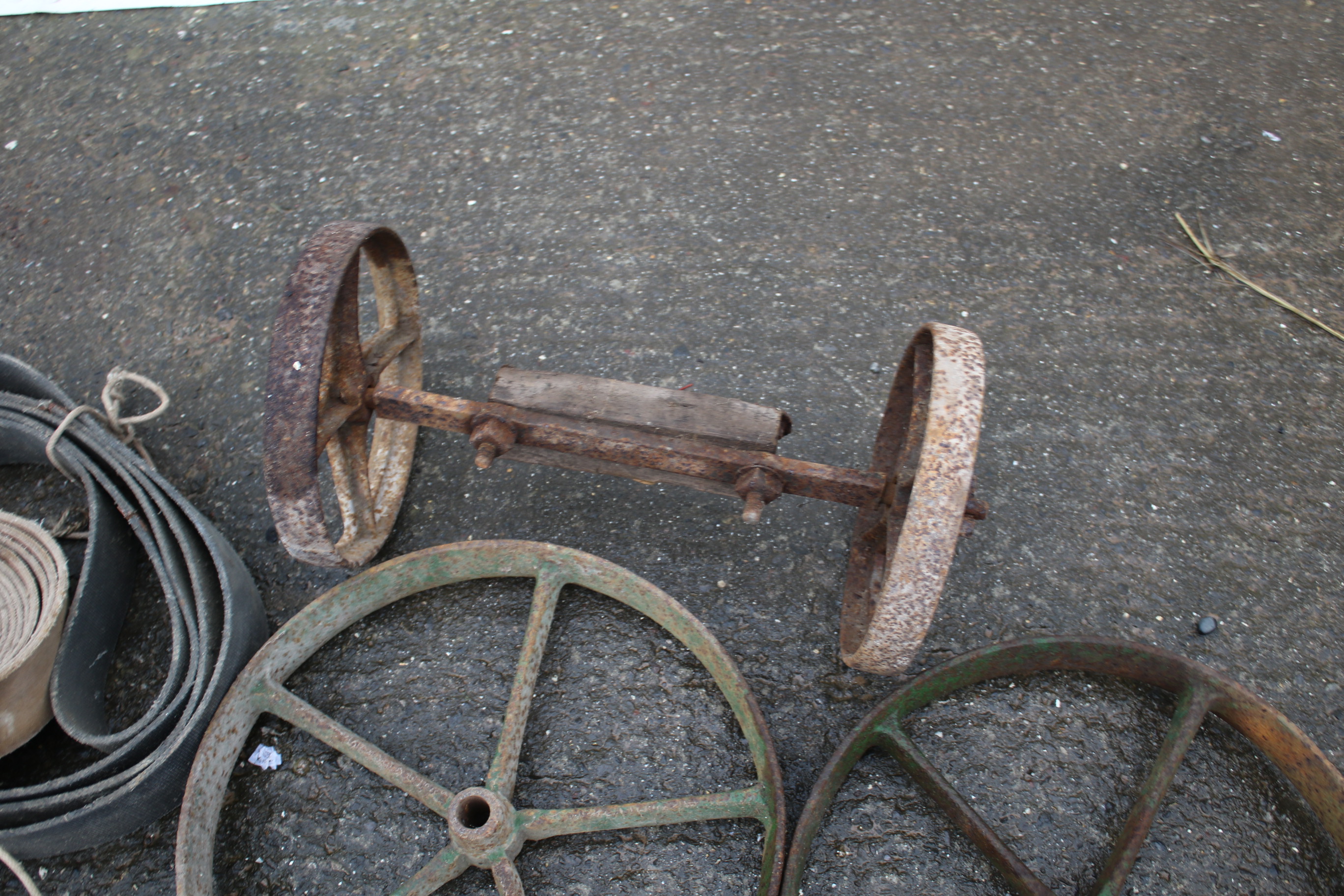 A collection of cast iron and stationary engine wheels. - Image 3 of 5