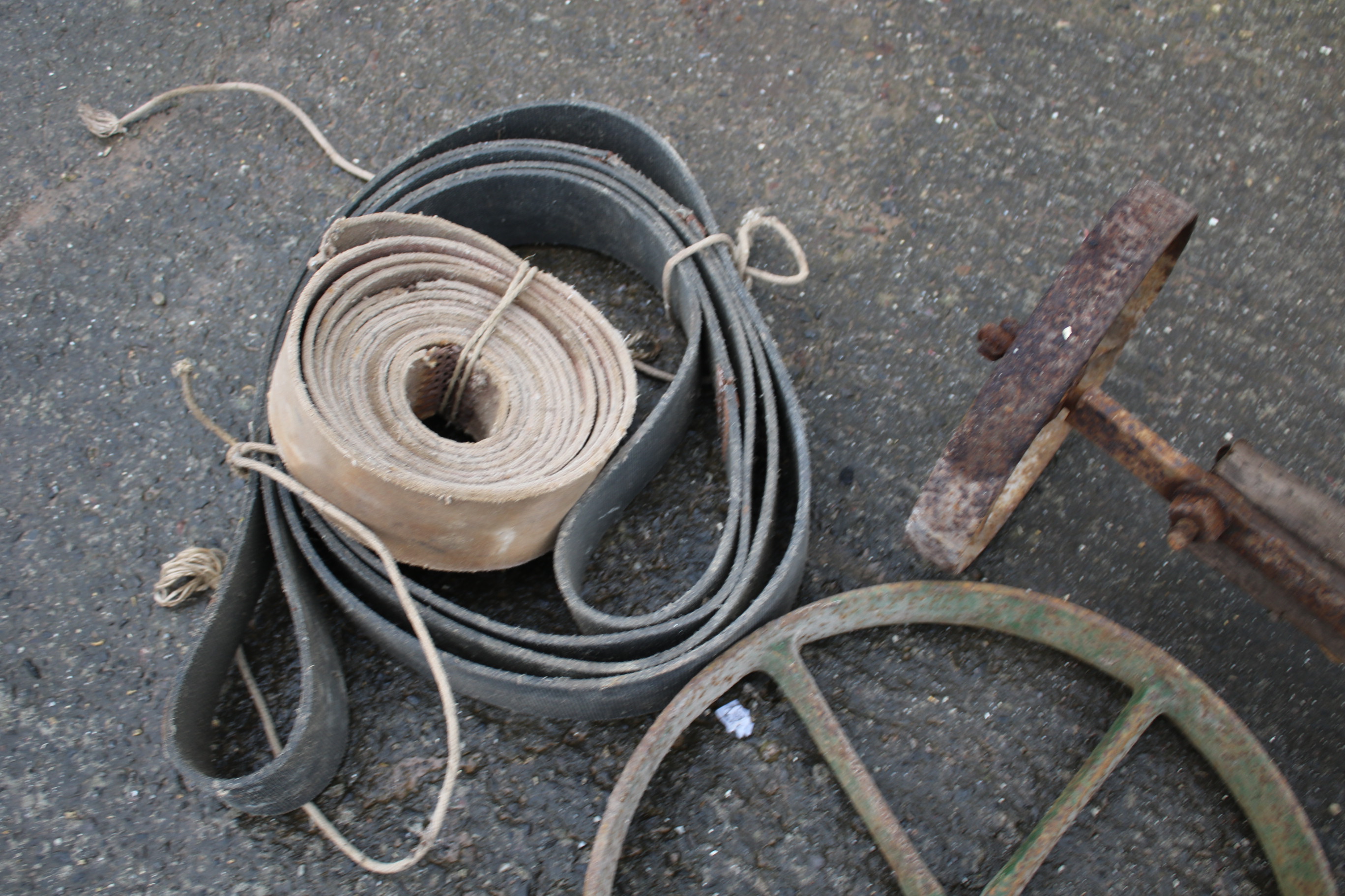 A collection of cast iron and stationary engine wheels. - Image 5 of 5