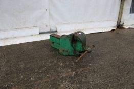 A vintage Record No 24 bench vice. Painted green, 13cm jaw.
