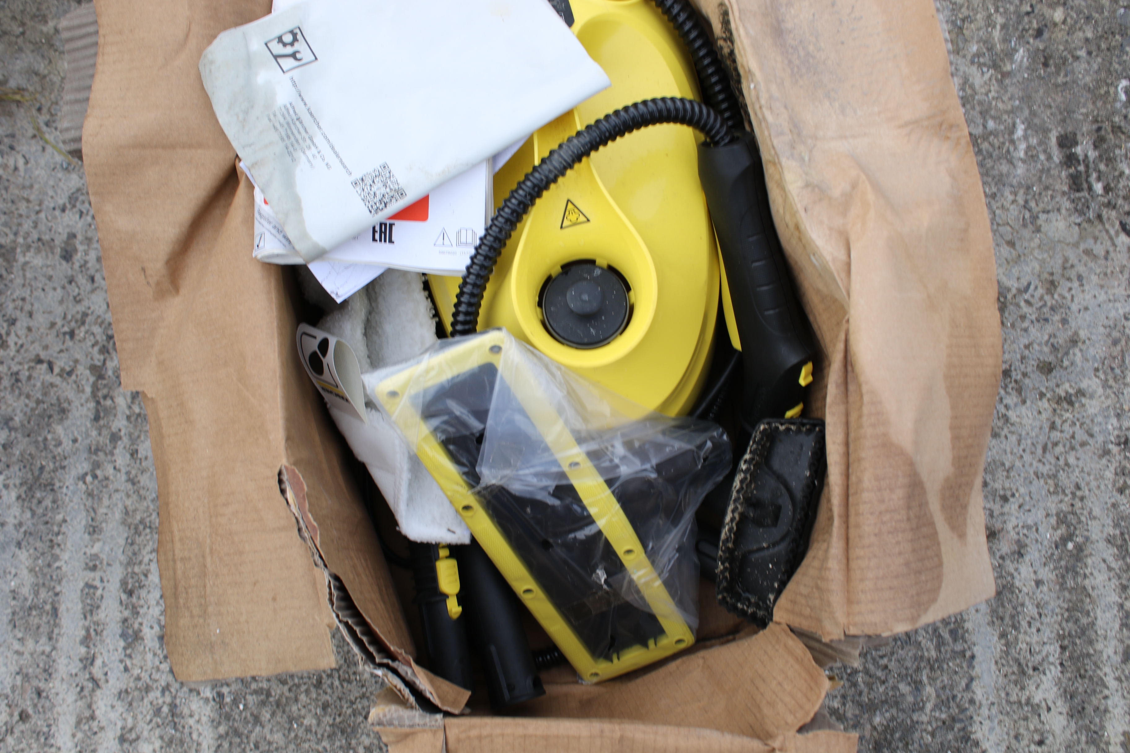 A Karcher SC 3 EasyFix steam cleaner. With some attachments. - Image 2 of 2