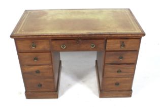 An Edwardian mahogany twin pedestal desk.