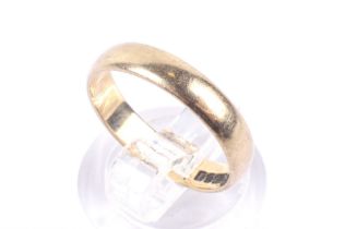 A vintage 9ct gold wedding band. Hallmarks for Birmingham 1991, 3.7mm wide, size leading-edge L, 1.