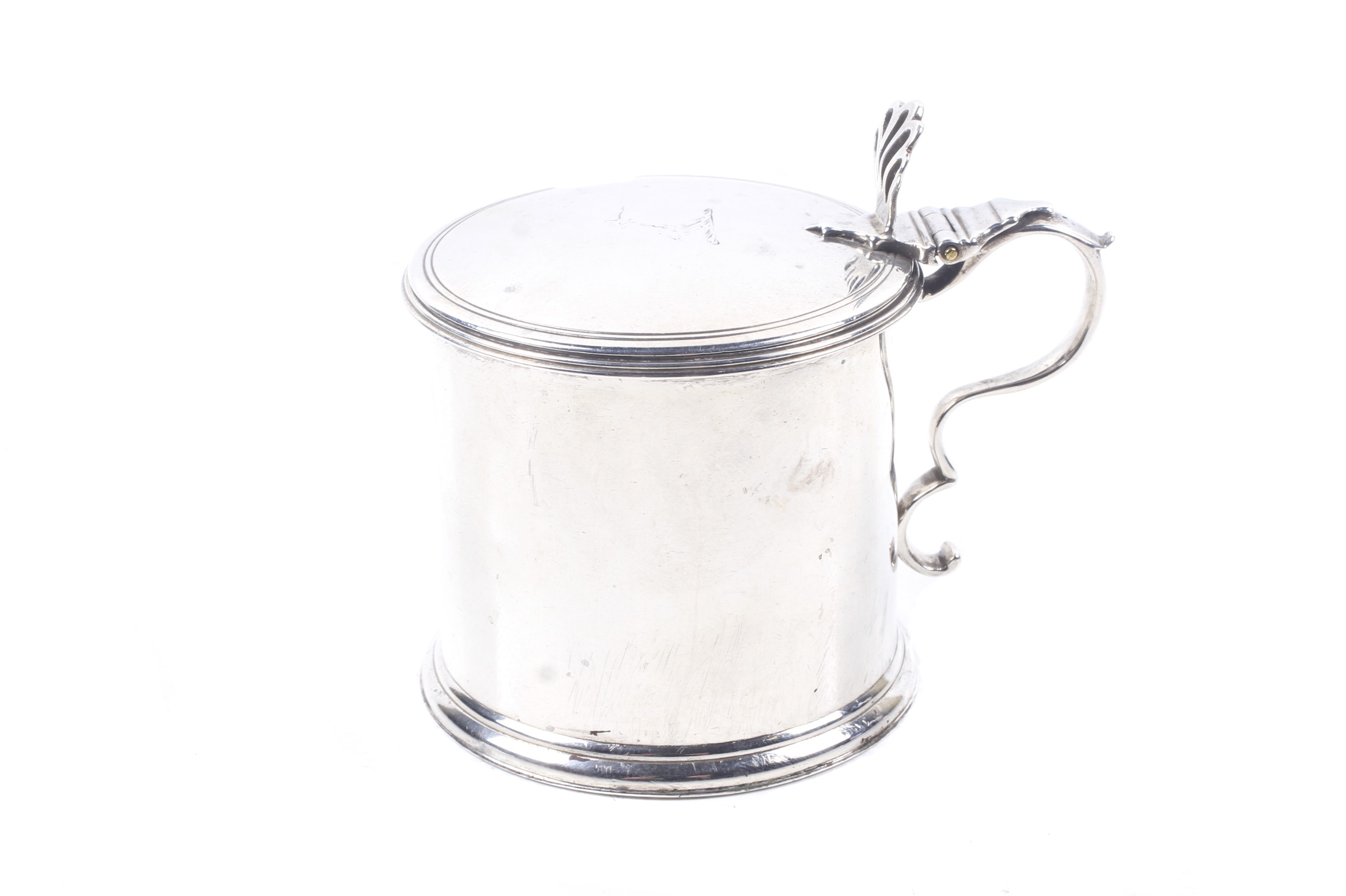 A George III silver drum shaped mustard pot.