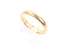 A 22ct gold D-section wedding band.
