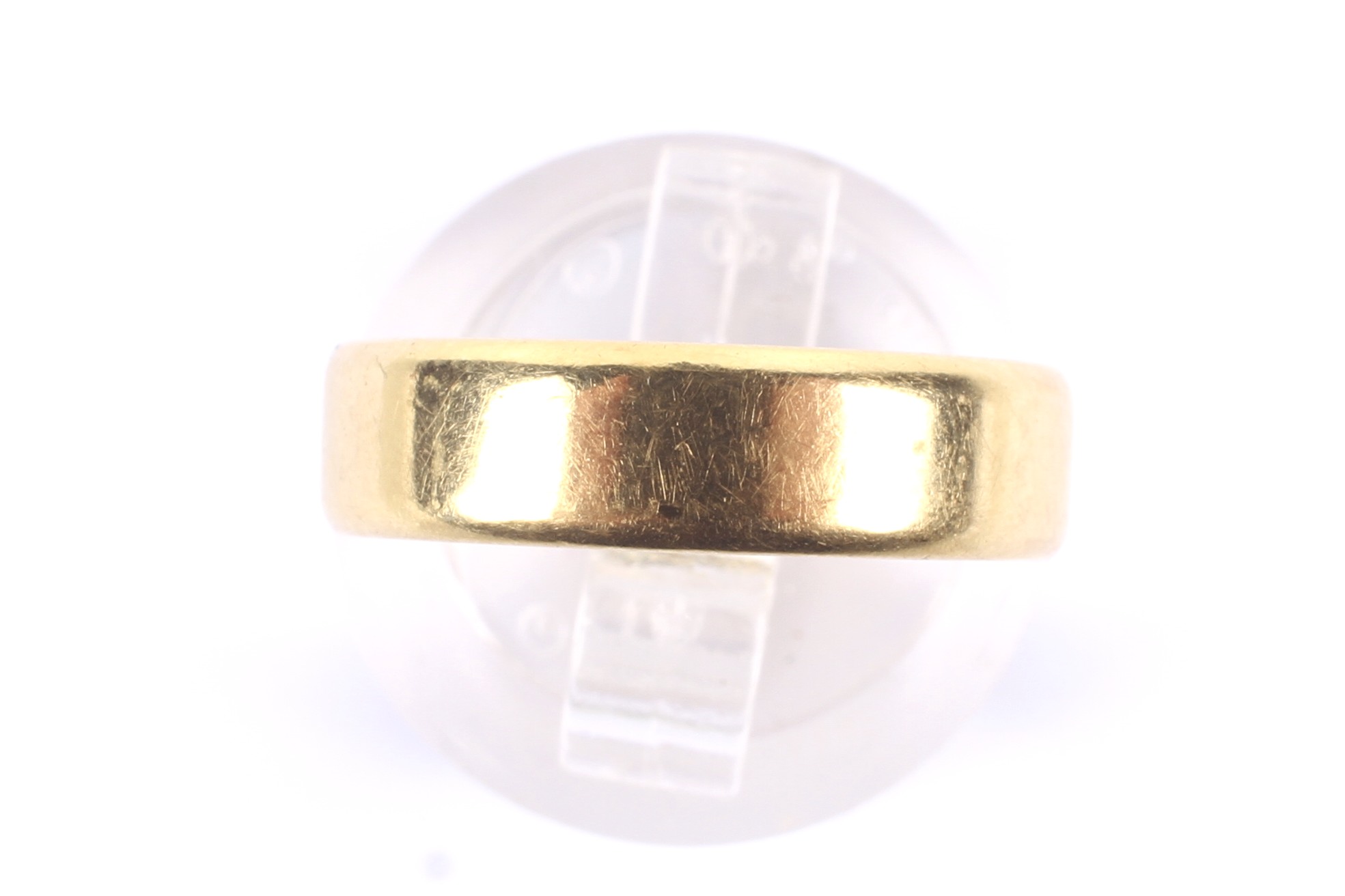 A vintage 18ct gold wedding band. Hallmarks for Birmingham 1972, 5mm wide, size leading-edge L+, 3. - Image 2 of 4