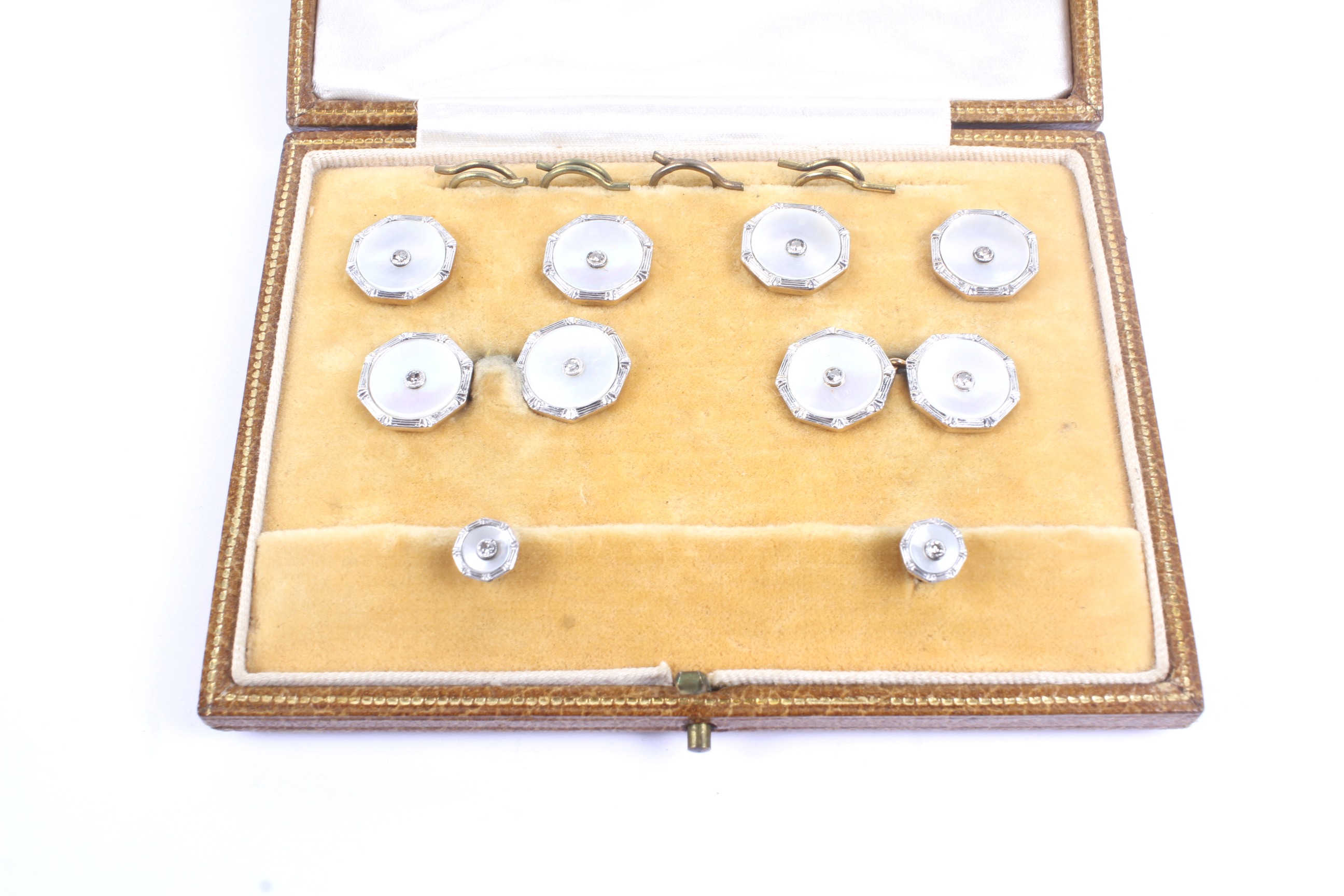 An early 20th century gold, mother of pearl and diamond octagonal dress set. - Bild 2 aus 3