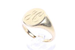 A vintage 18ct gold oval signet ring.