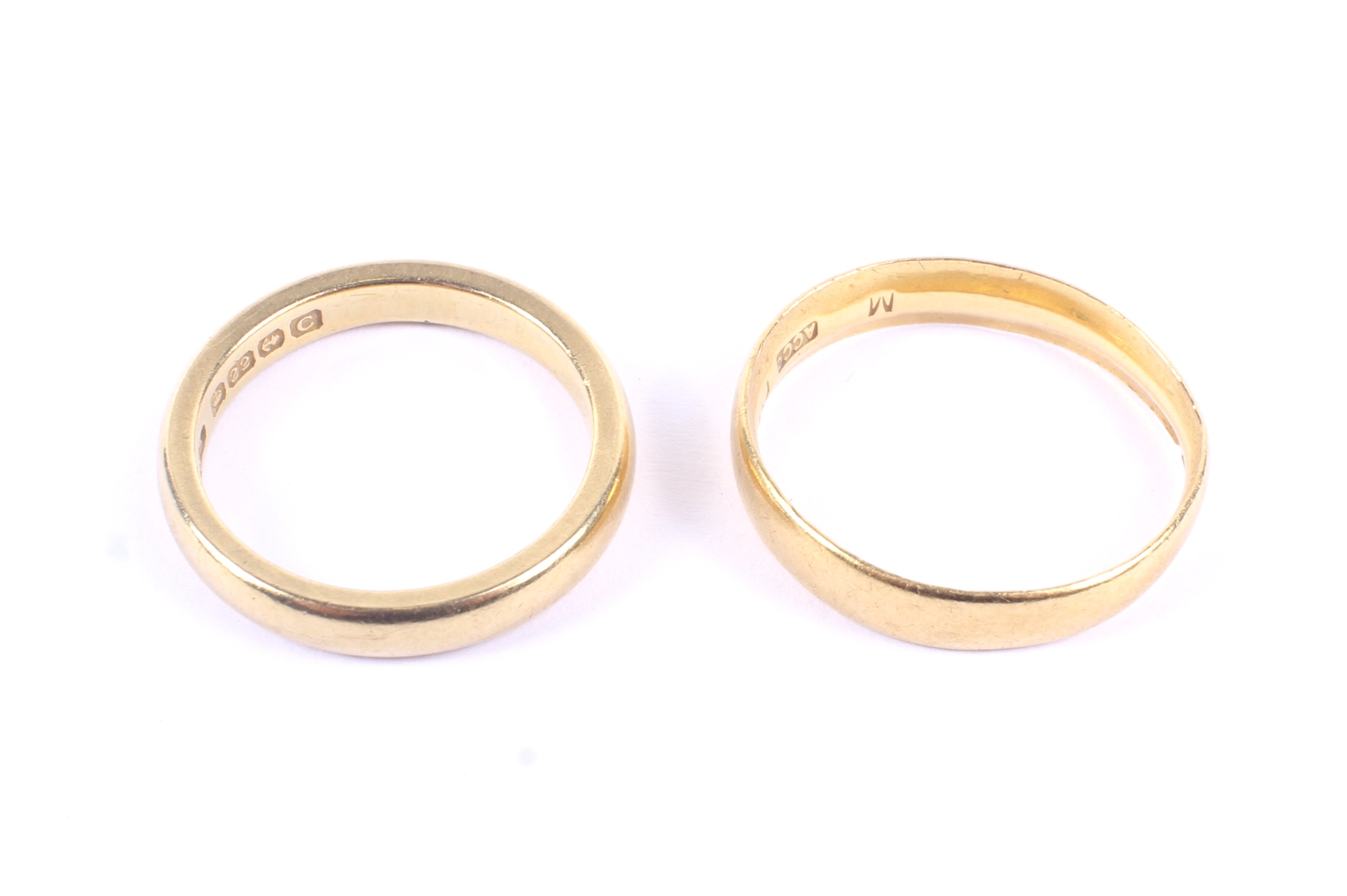 Two vintage 22ct gold wedding bands.