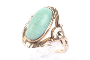 A vintage gold and aventurine quartz single stone ring.