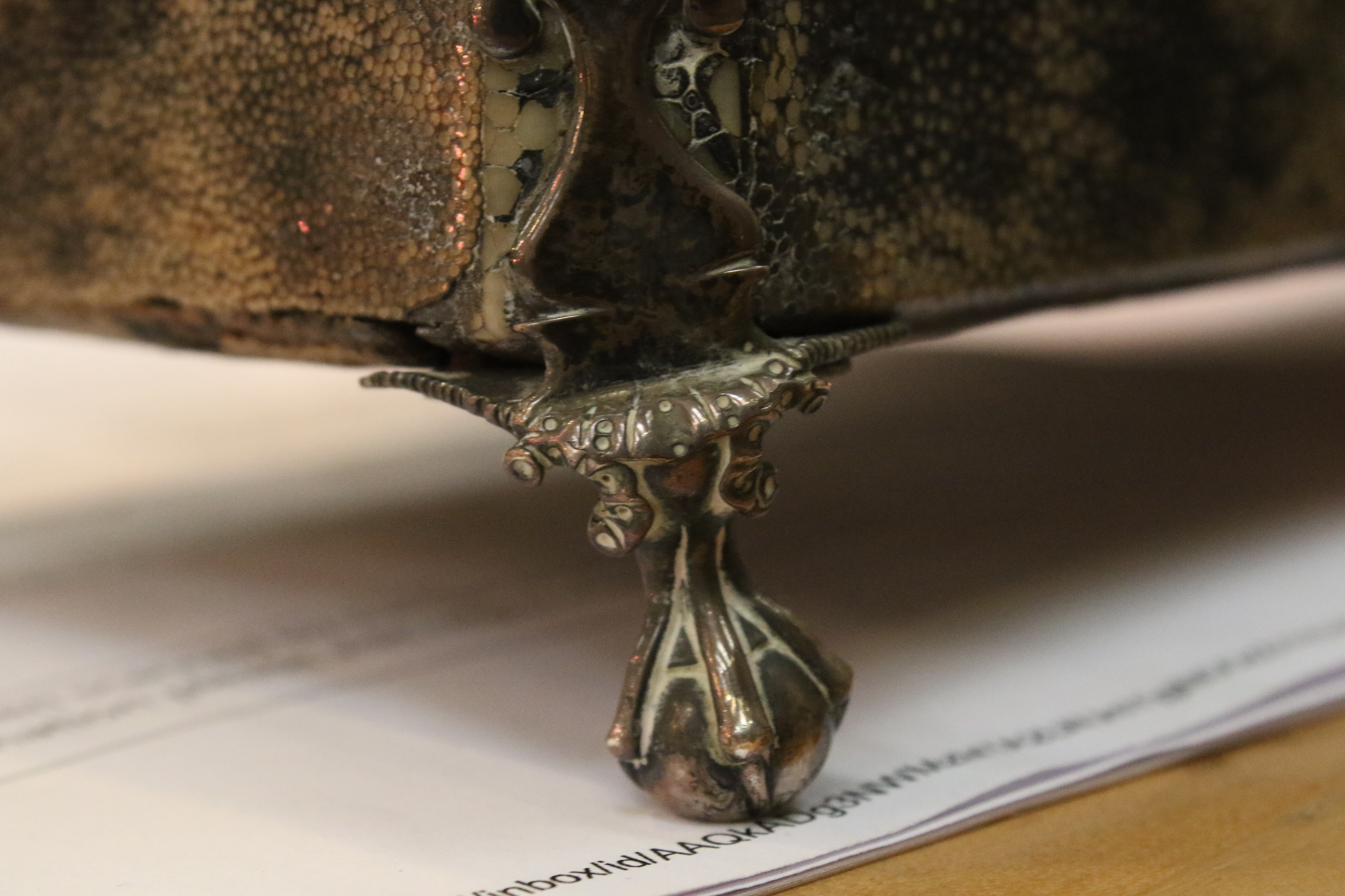 A George III silver mounted shagreen tea caddy case. - Bild 11 aus 19
