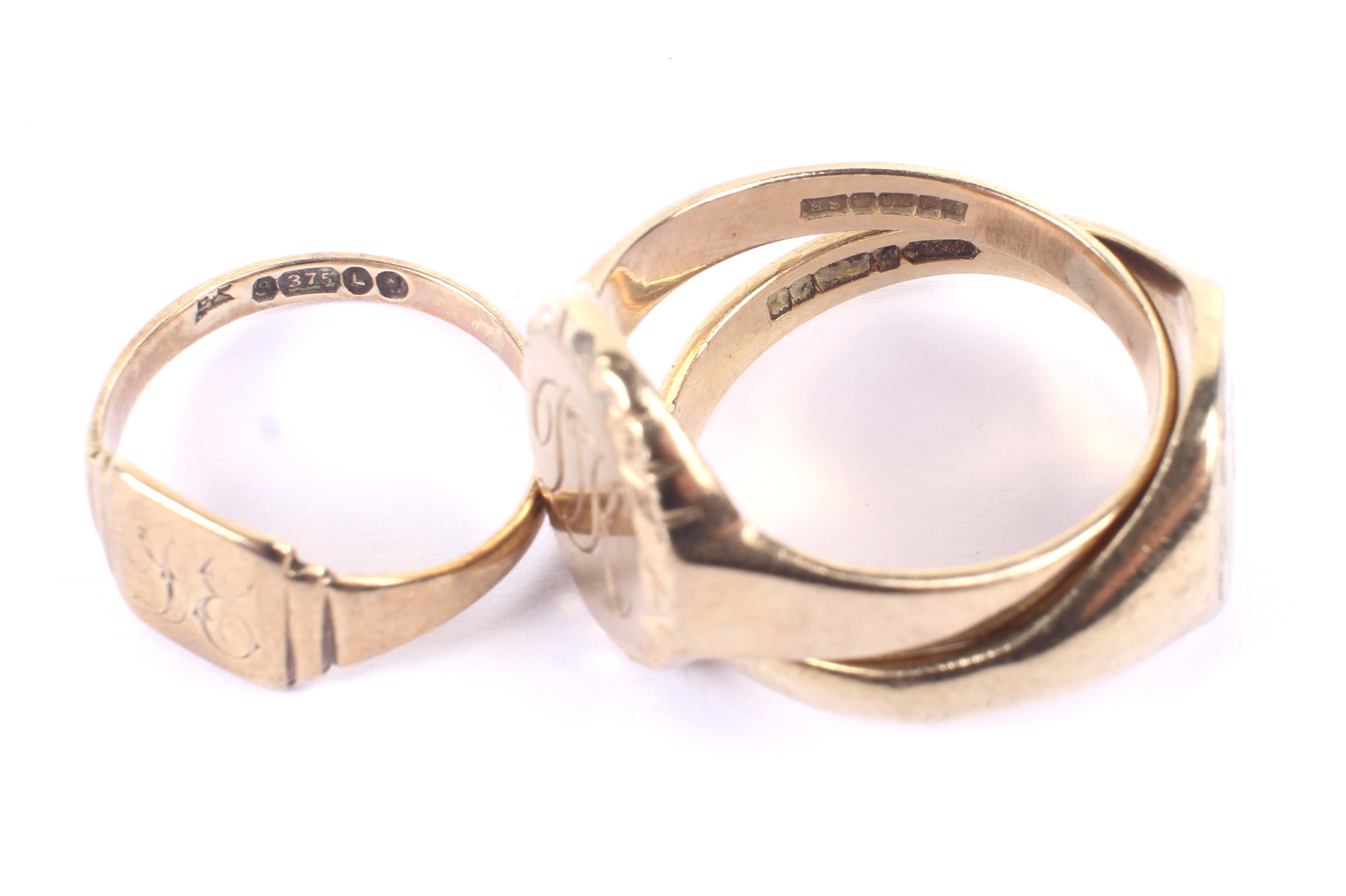 Three vintage 9ct gold signet rings. - Image 3 of 3
