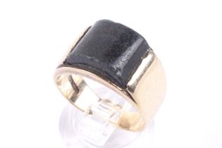 A vintage 9ct gold and bloodstone signet-type ring.