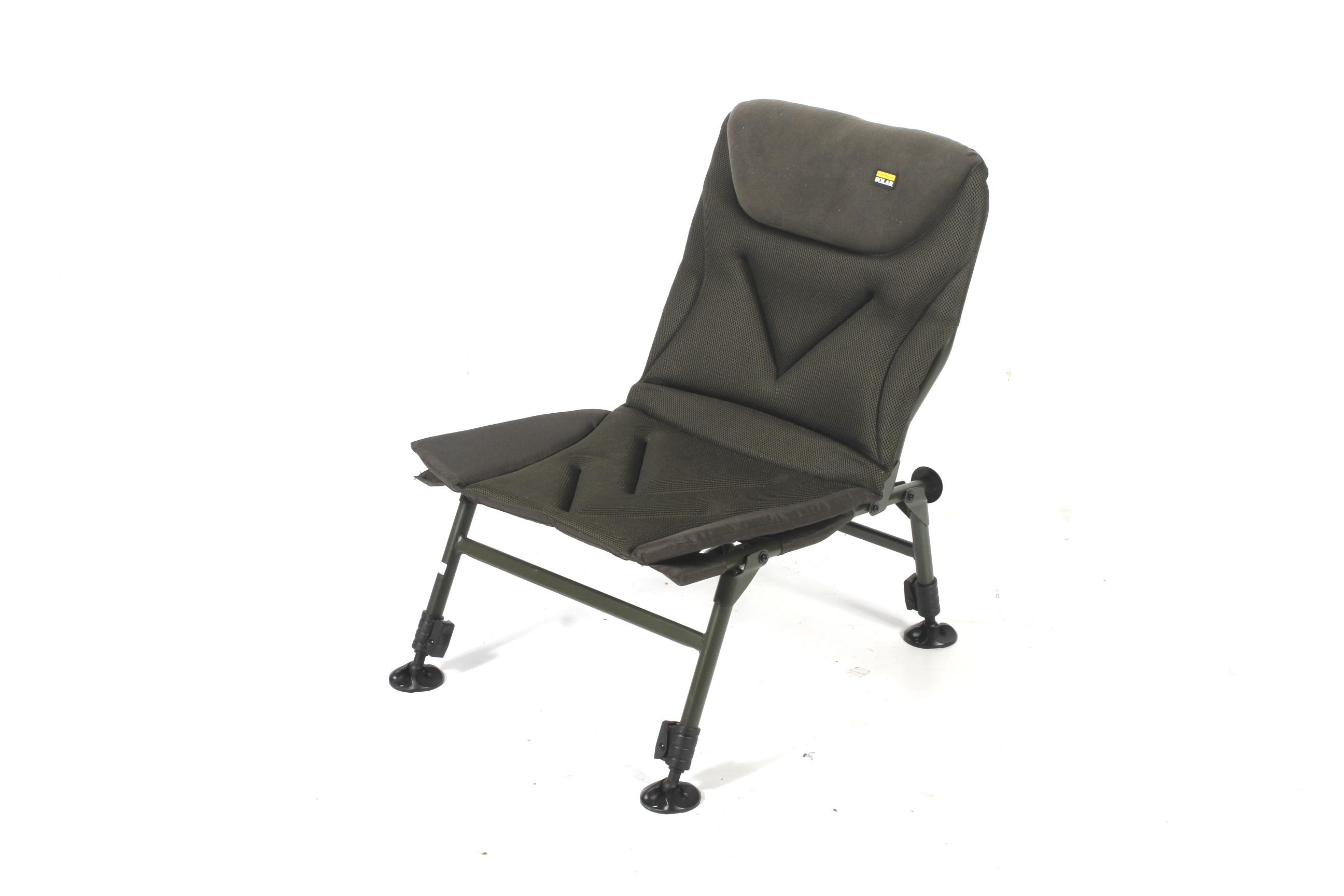 A carp fishing bed chair and a folding day chair. - Image 3 of 9