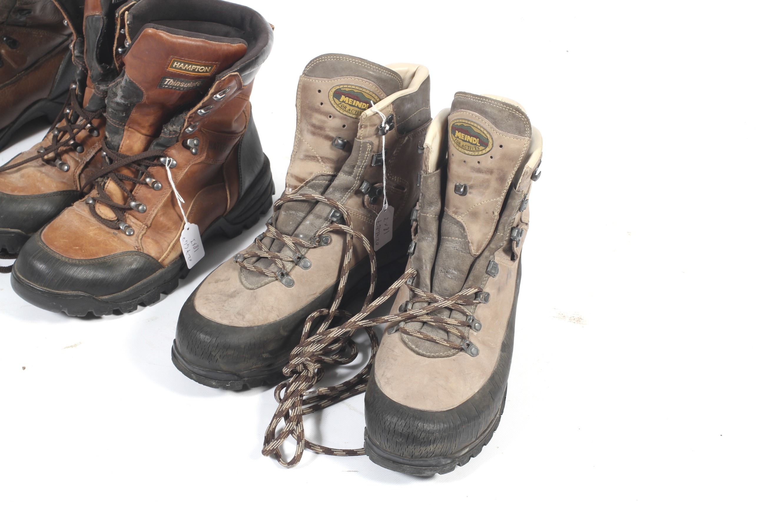 Three pairs of outdoor walking boots. - Bild 4 aus 4