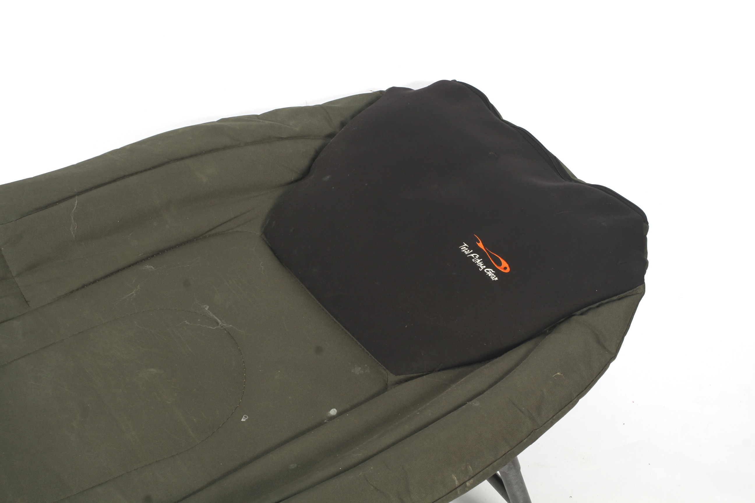A carp fishing bed chair and a folding day chair. - Image 8 of 9