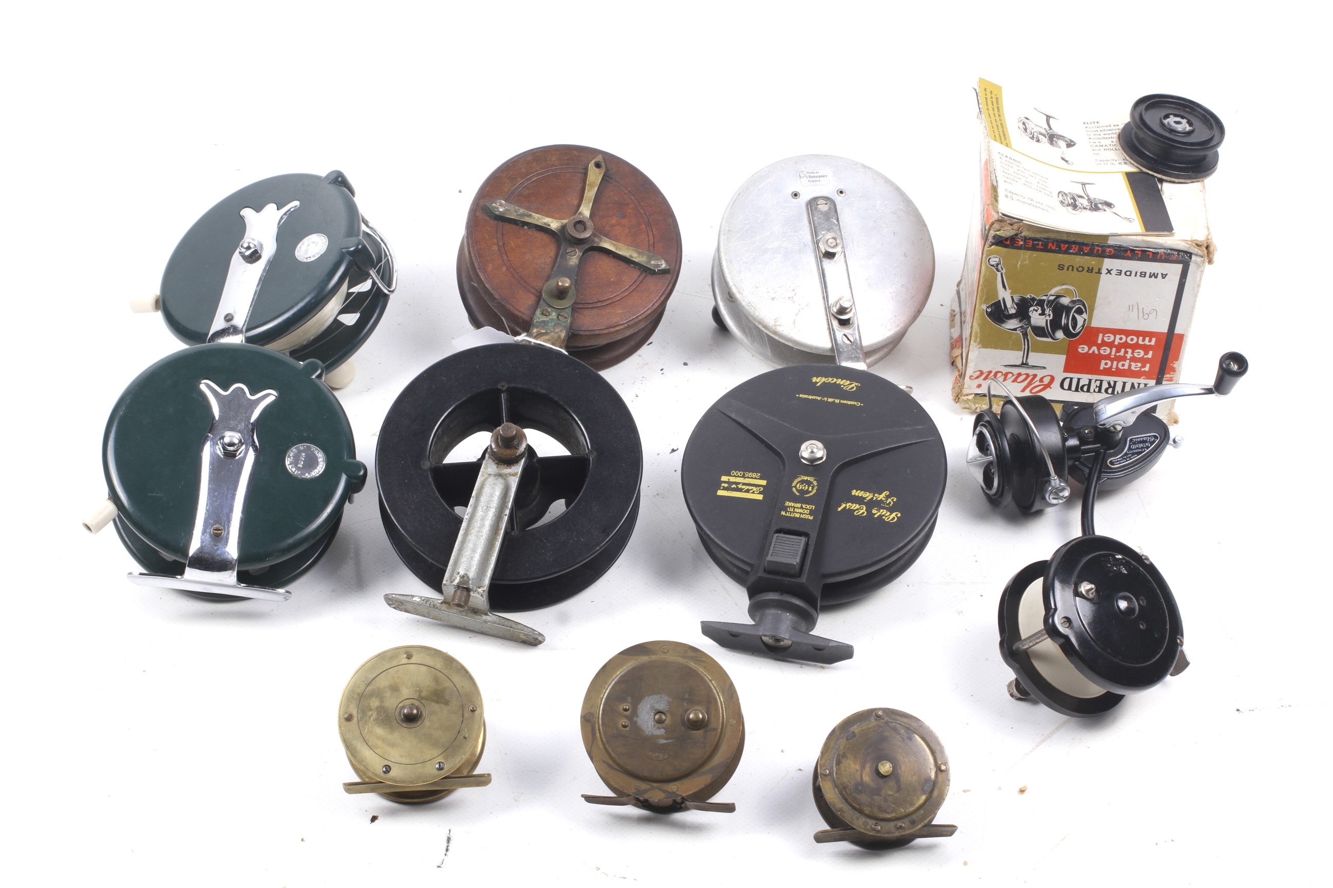 Eleven vintage fishing reels. - Bild 2 aus 2