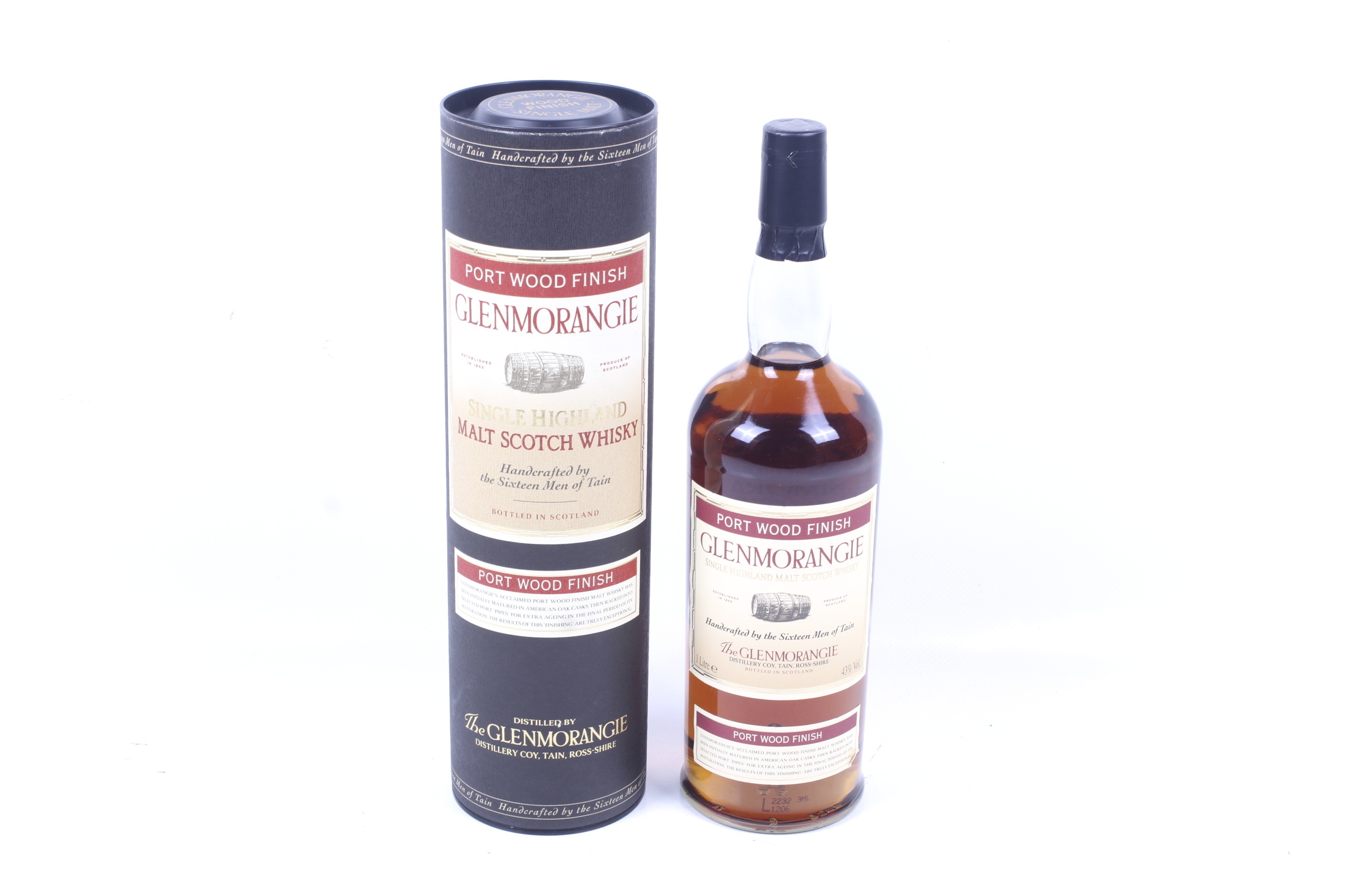 A bottle of Glenmorangie single highland malt whisky. With port wood finish, 1l, 43% vol, boxed.