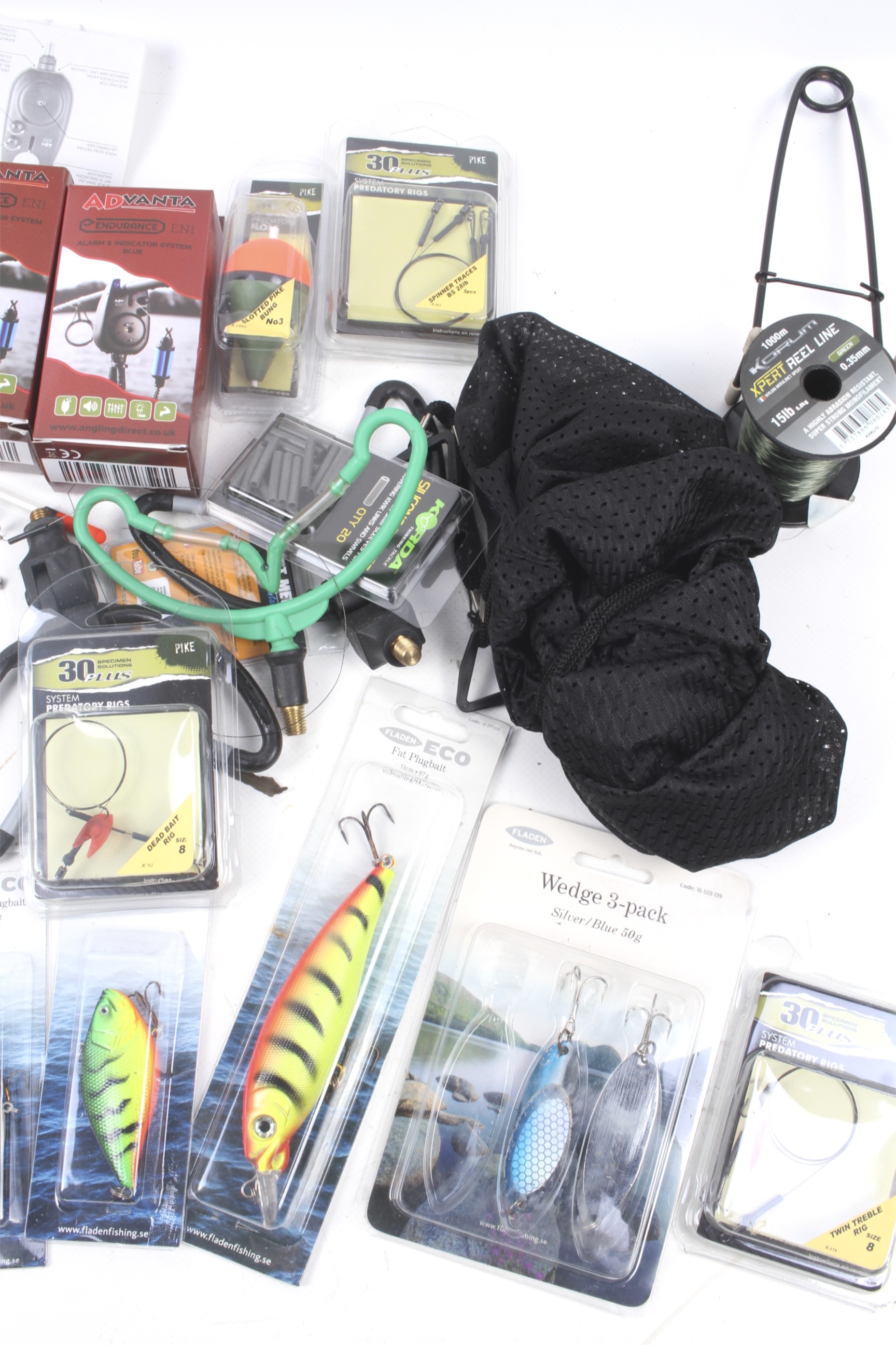 An assortment of fishing paraphernalia. - Bild 3 aus 3