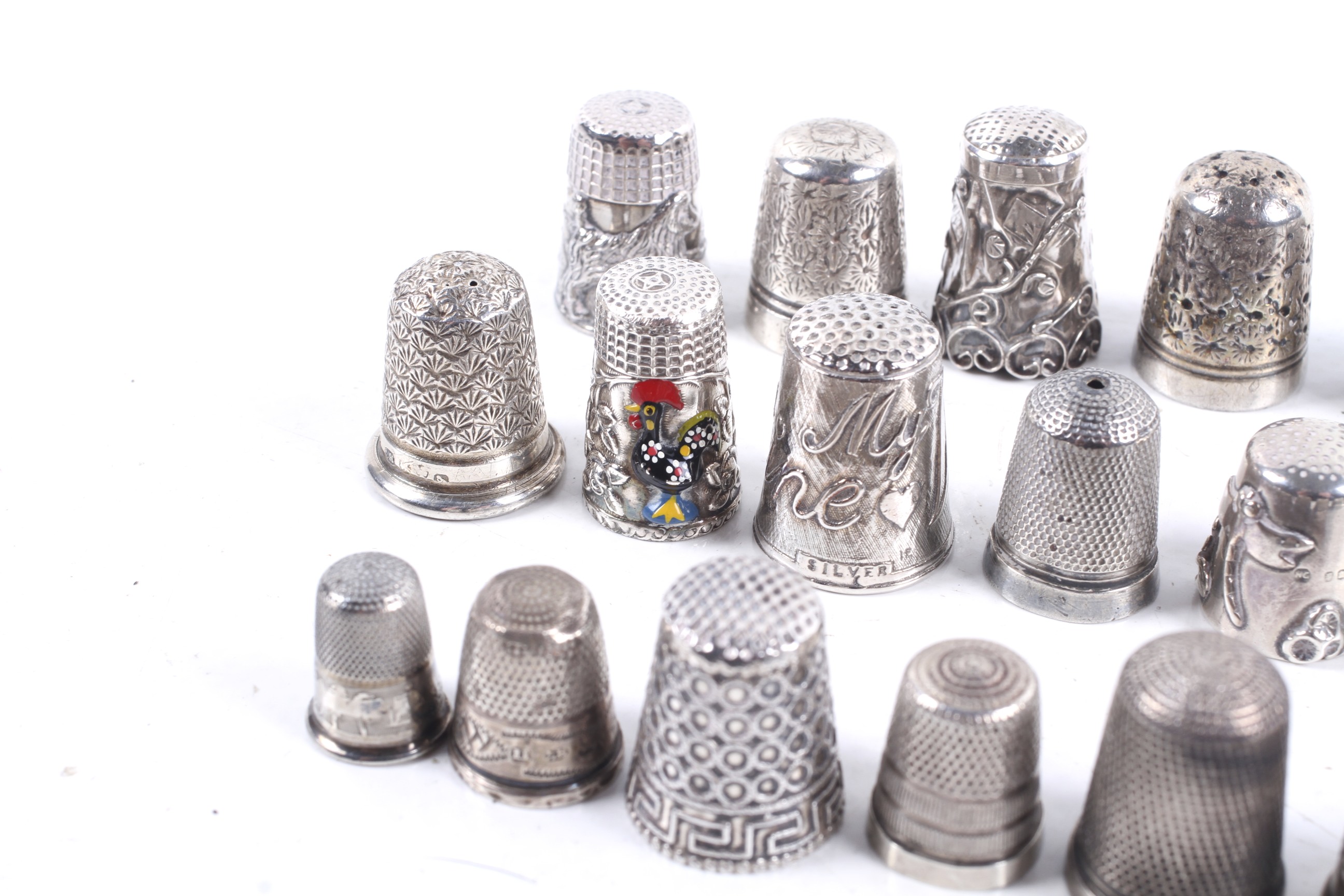 A collection of Victorian and later thimbles. - Image 2 of 3