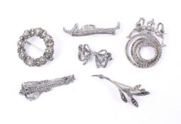 A group of 6 silver (975) vintage ladies brooches including boat,