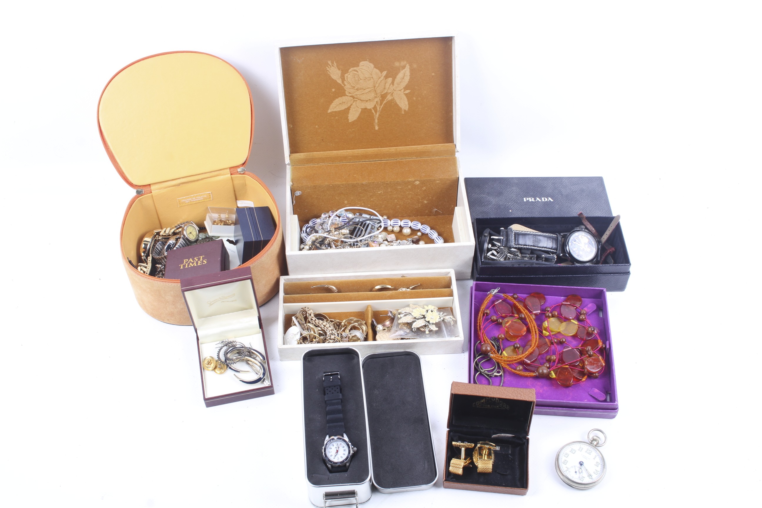 A collection of assorted costume jewellery including a quantity of earrings.